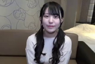 宾馆开房嘿呦自拍表情销魂，我一旁拍摄她男友不行了就换我上